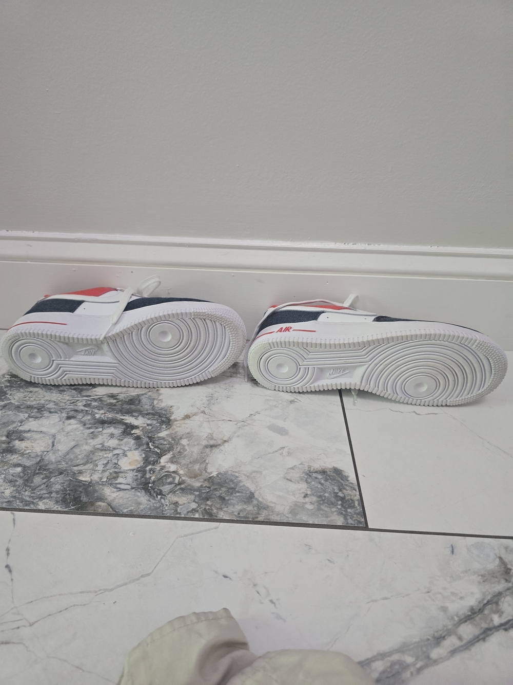 Nike Air Force 1 White, Red & Denuim Sneakers - LIKE NEW - Rare ITEM - Picture 9 of 9